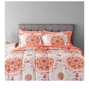 NWT 7-Piece Light-Weight Microfiber
Comforter Set